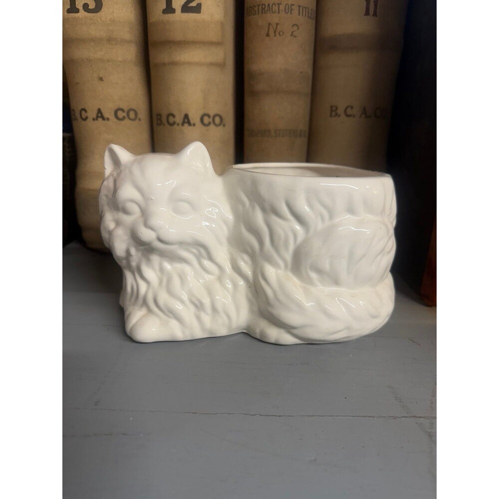 Vintage White Persian Cat Planter Cachepot Made in Taiwan Ceramic Kitty Vase